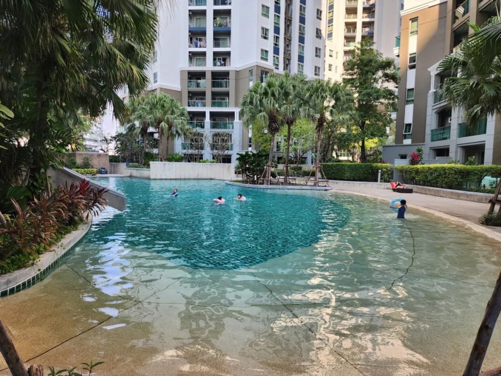2 卧室 公寓 用于 出租 在 Huai Khwang - Image 6