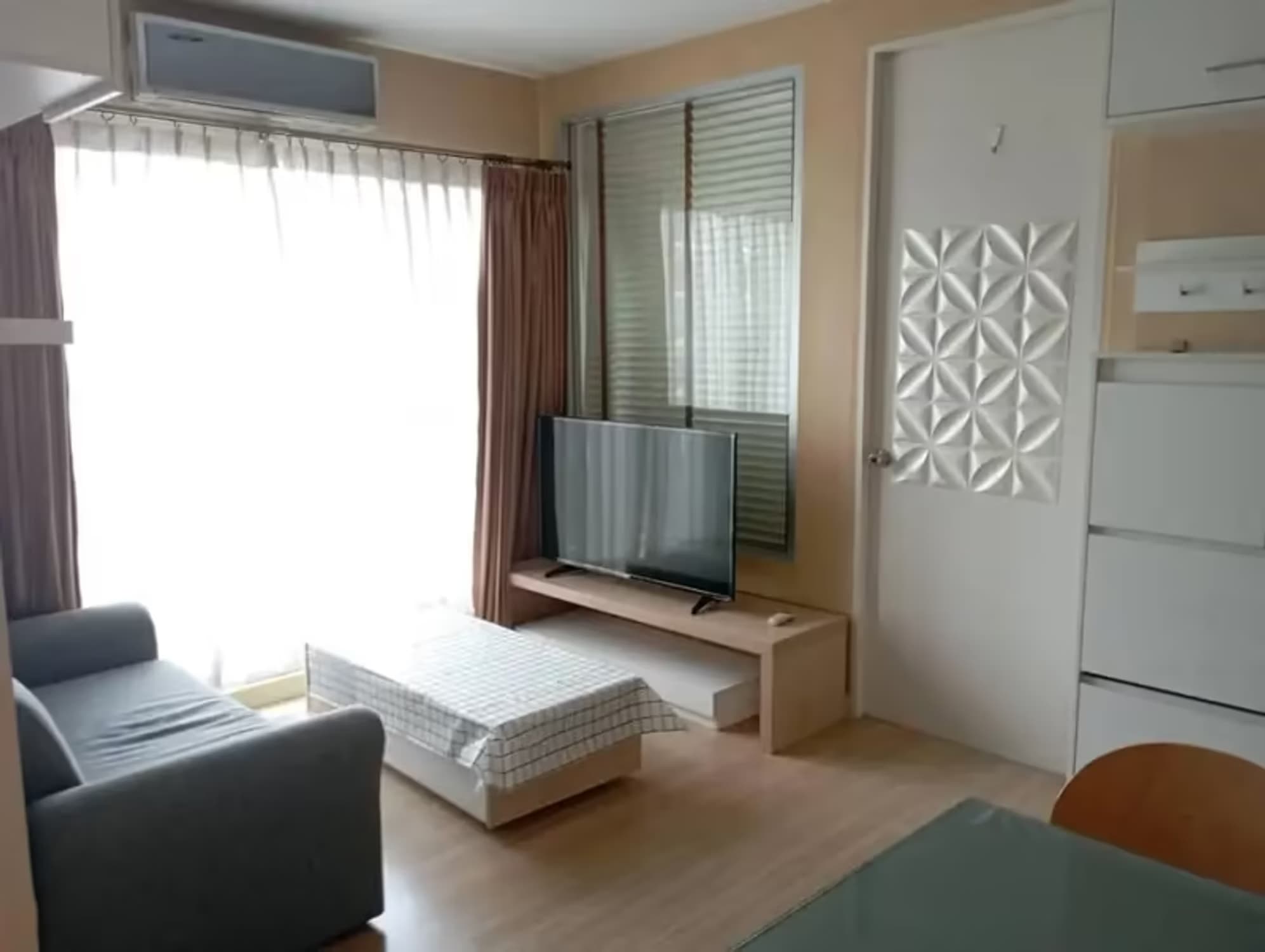 1 Bedroom Condo - Image 1