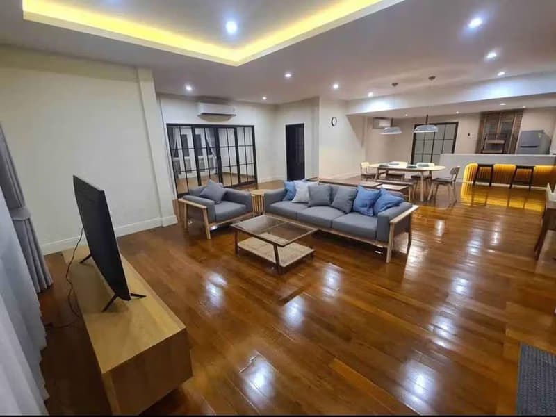 5 Bed House for Rent in Khlong Toei