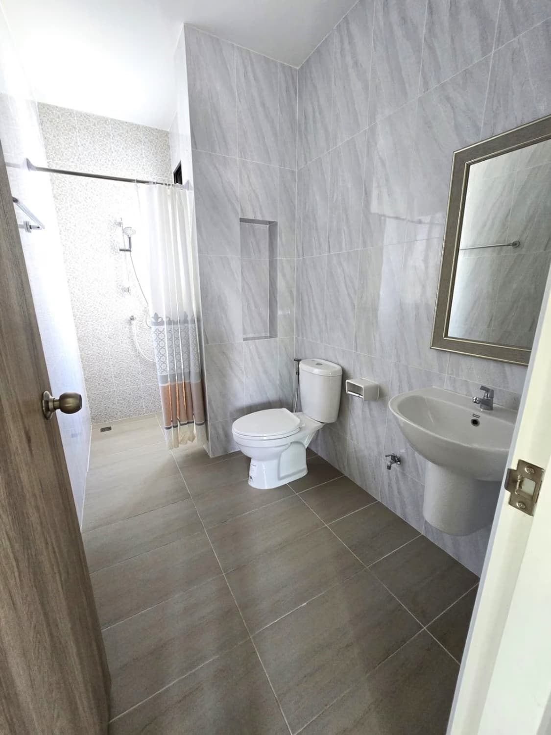 3 Bed House for Rent in Hang Dong - Image 10