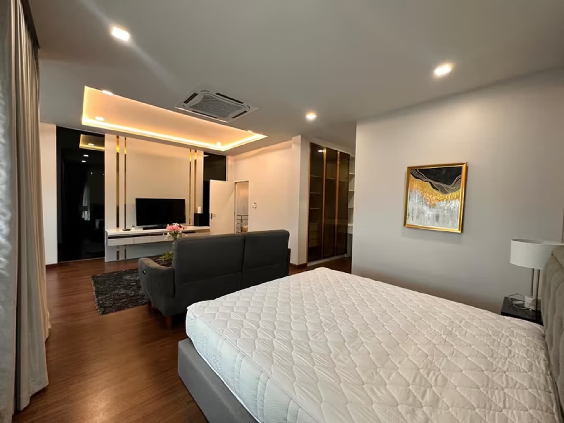 5 Bedroom House - Image 5