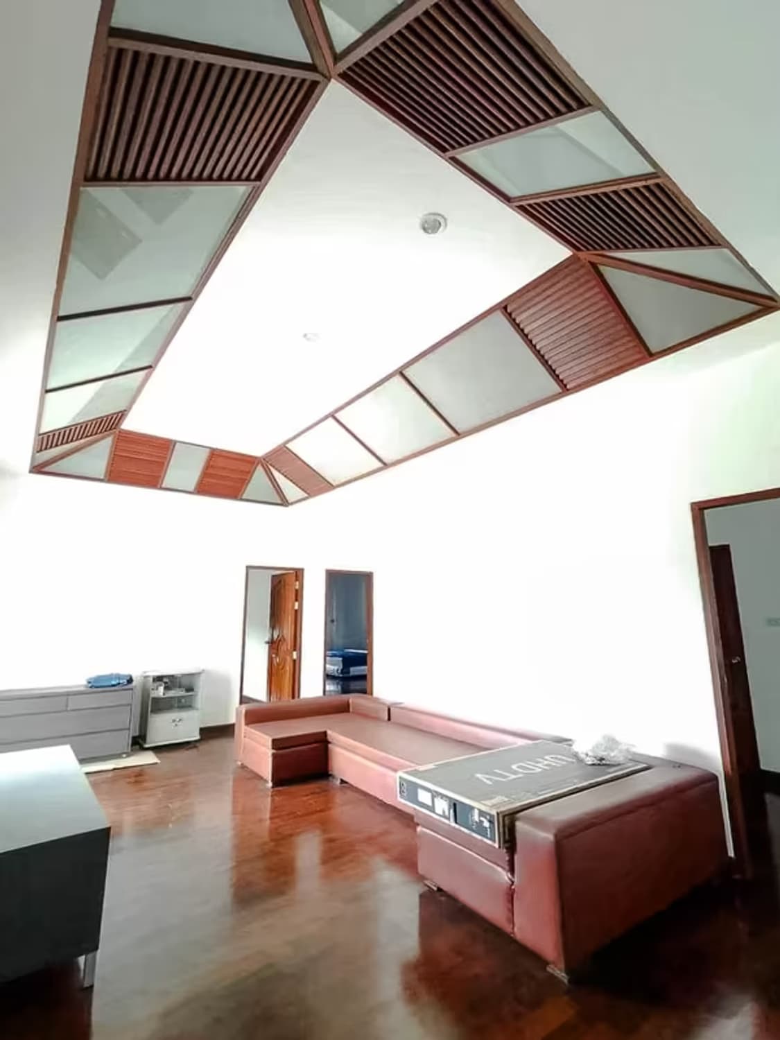 9 Bedroom Pool Villa - Image 20