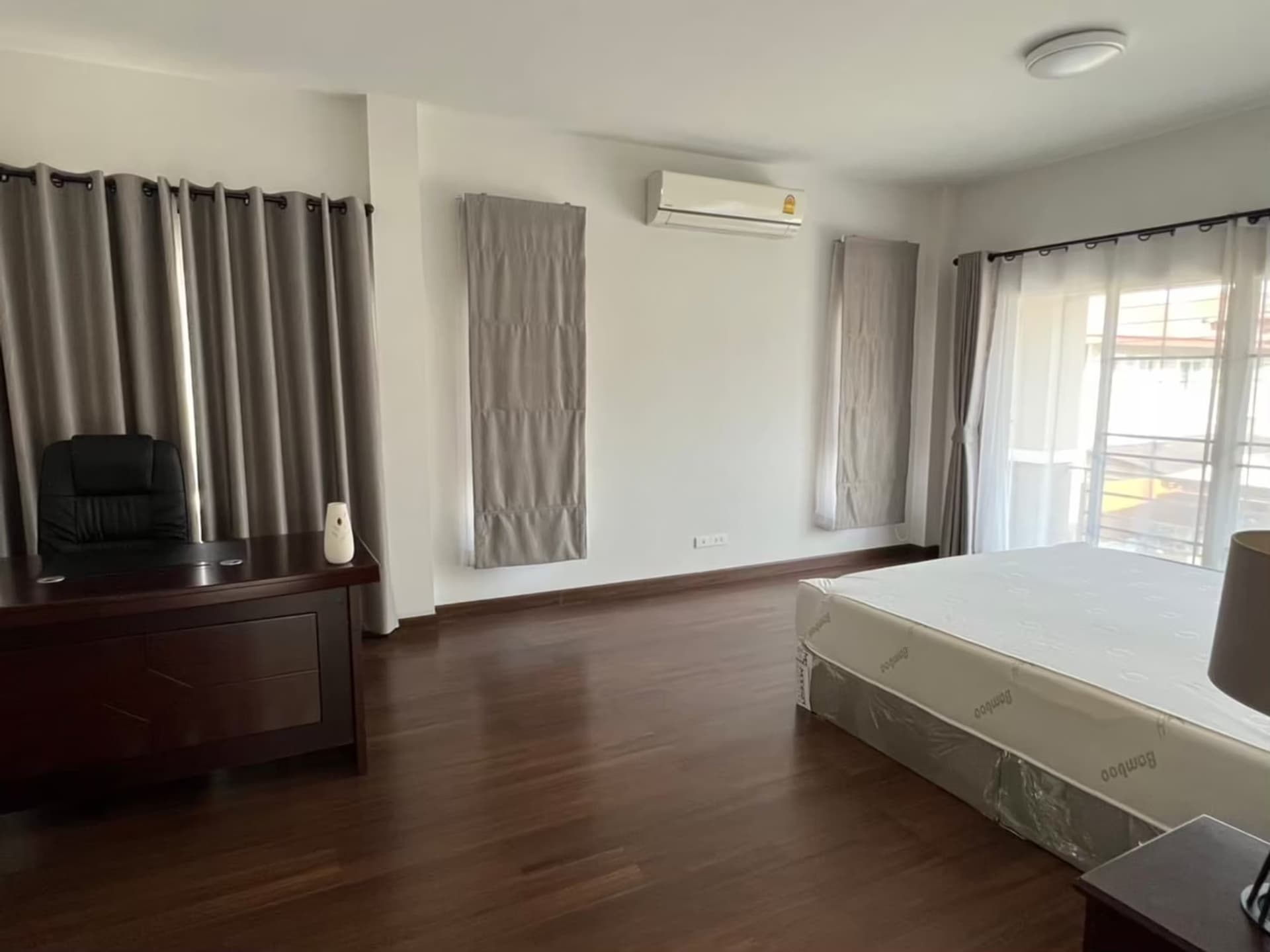 4 Bed House for Rent in San Kamphaeng - Image 7