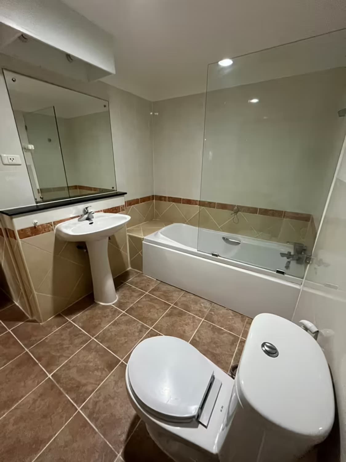 2 Bedroom Condo - Image 1