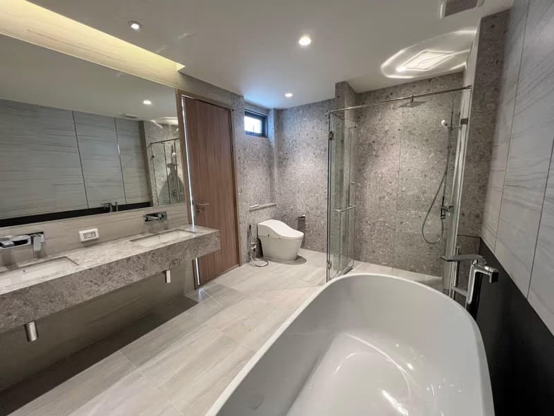 3 Bed House for Rent in Khlong Toei