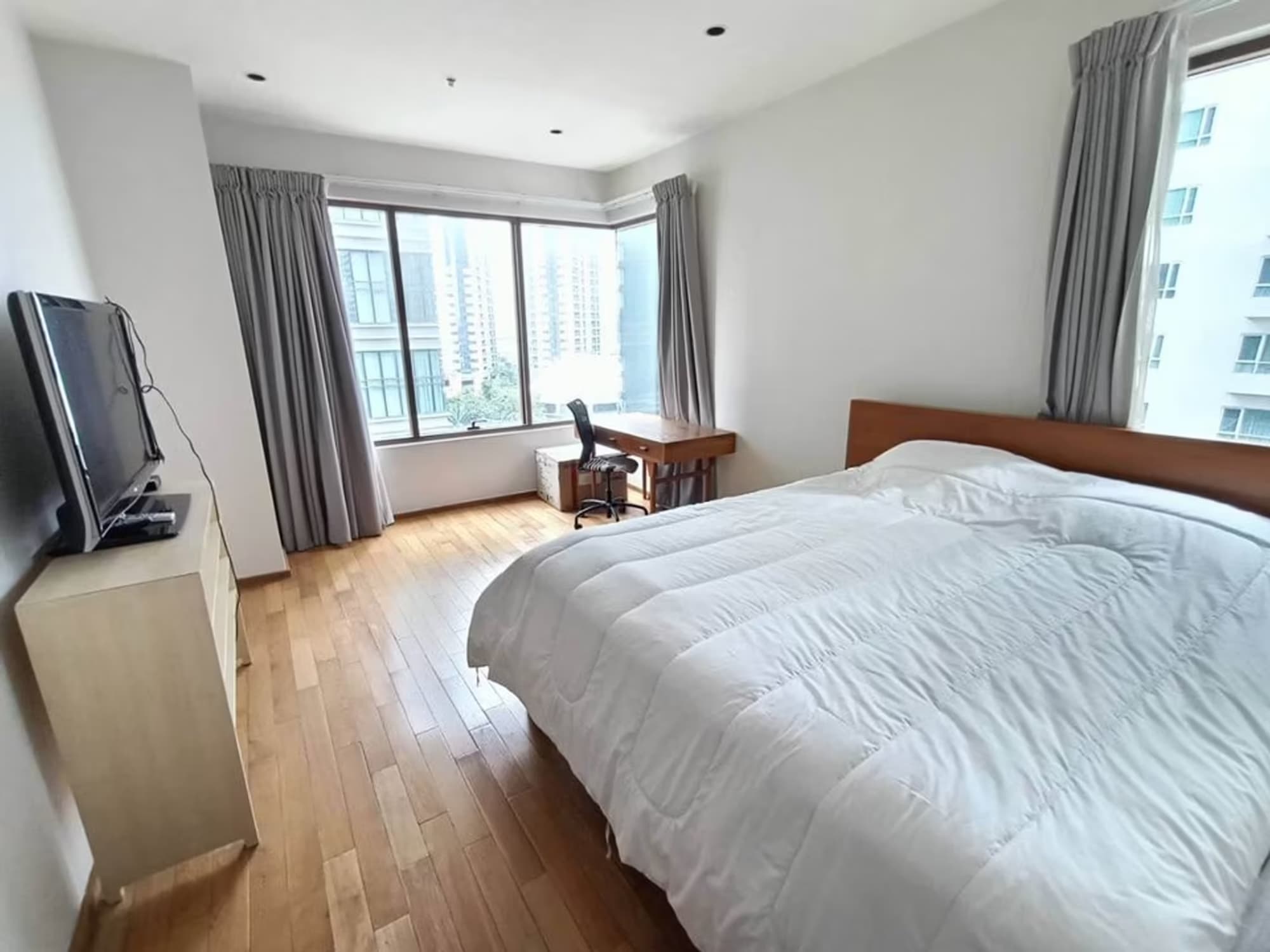 Condo for Rent at The Emporio Place - Image 3