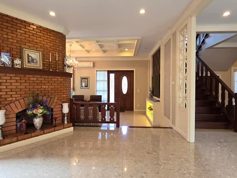 5 Bed House for Rent in Mueang Chiang Mai