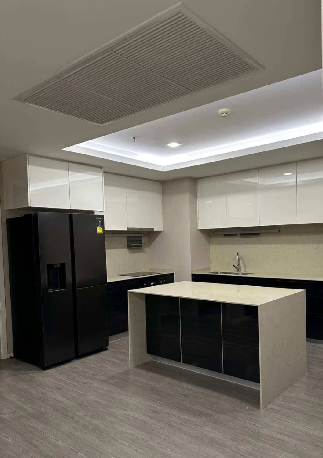 2 Bed Condo for Rent in Khlong Toei - Image 3