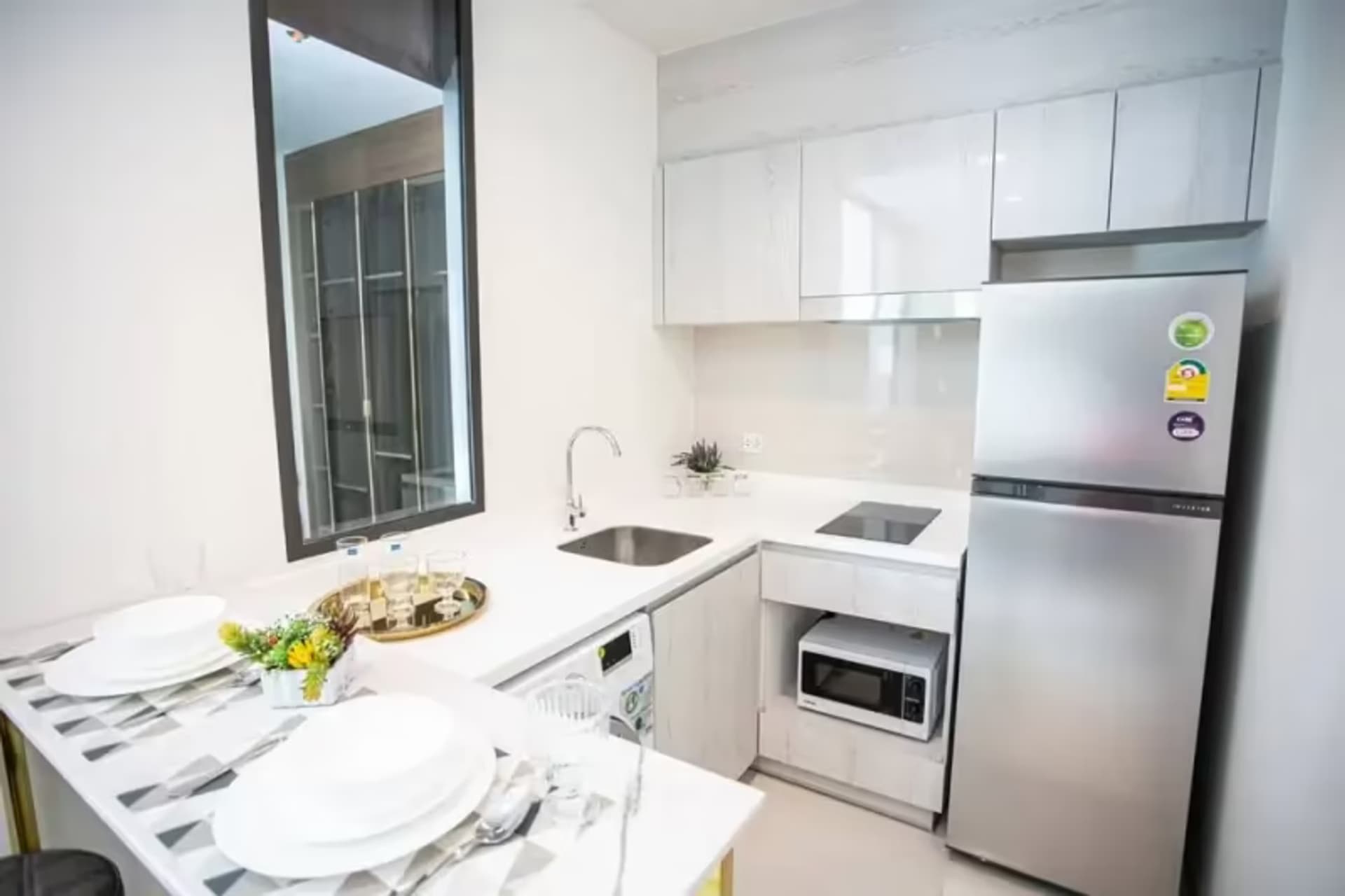 1 Bedroom Condo for Rent at Life One Wireless - Image 9