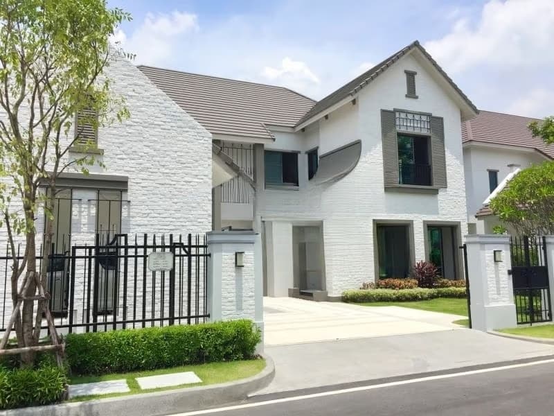 4 Bed House for Rent and Sale in Mueang Samut Prakan