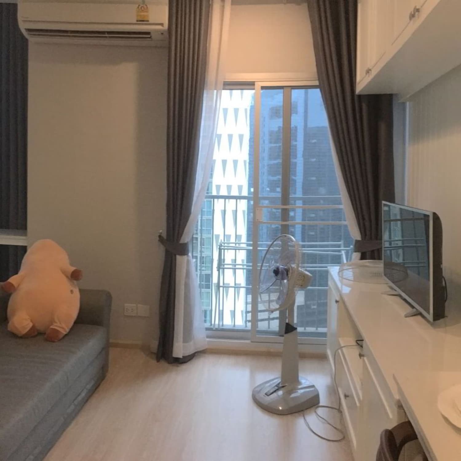  Condo for Rented at Noble Revolve Ratchada 1 - Image 2