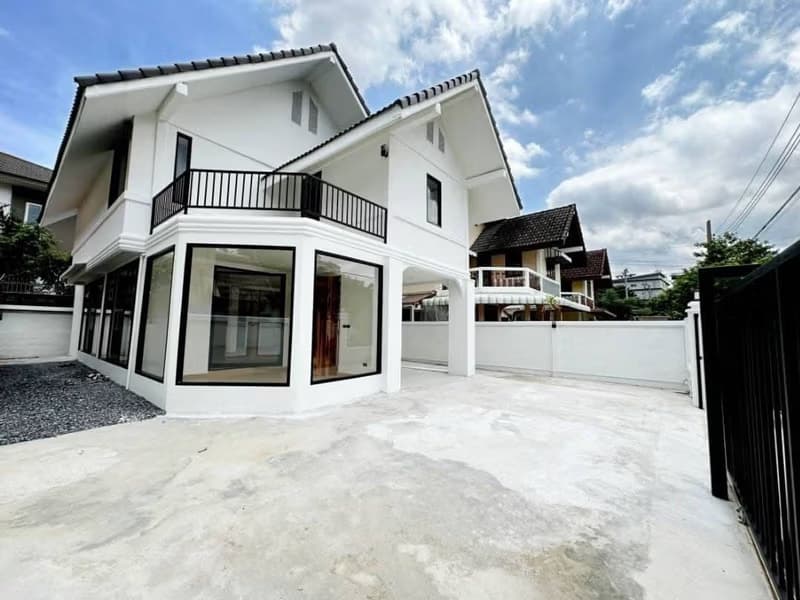3 Bed House for Rent in Bang Na
