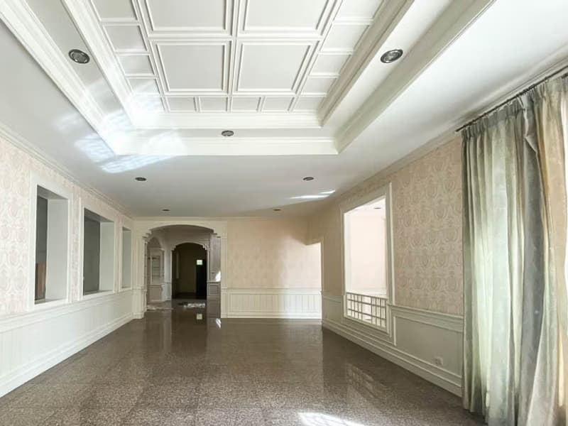 8 Bedroom House