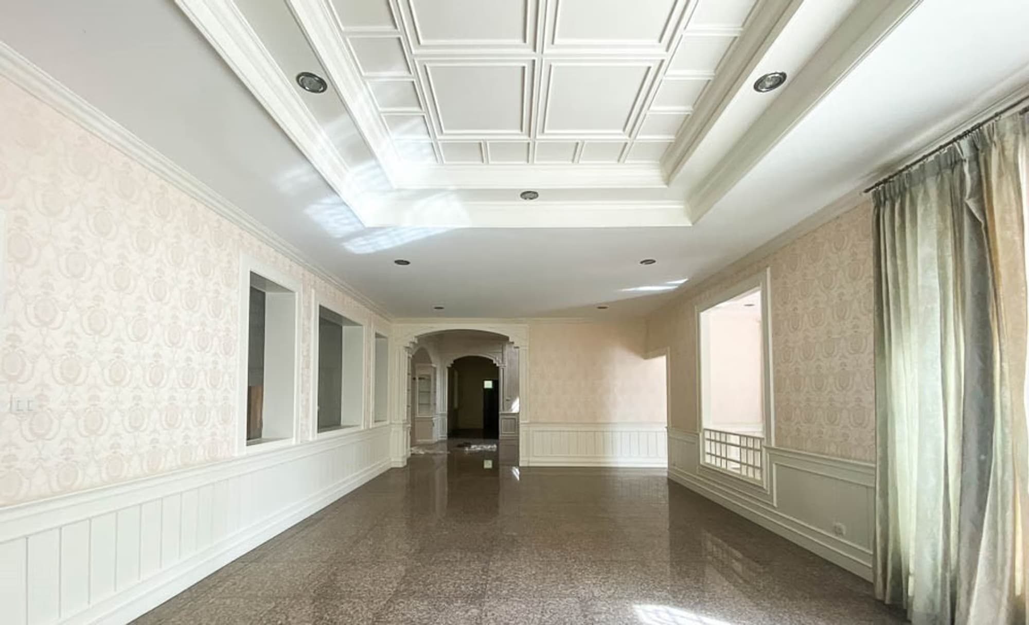 8 Bedroom House - Image 13