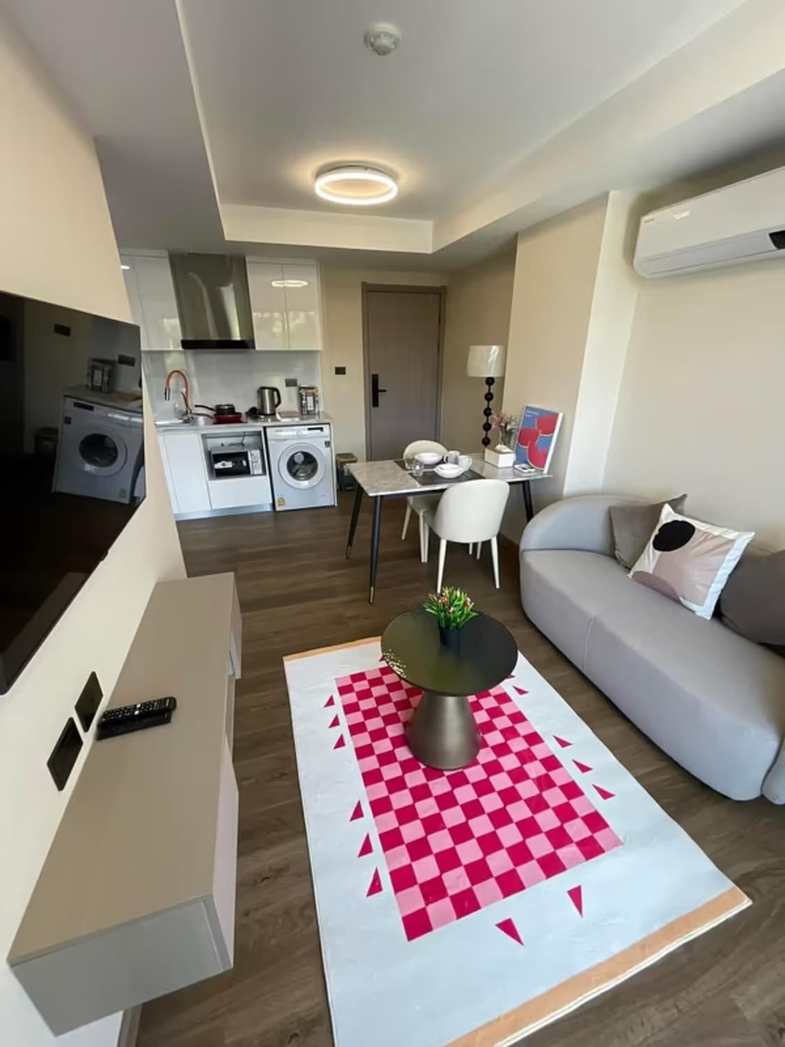 1 Bedroom Condo - Image 1