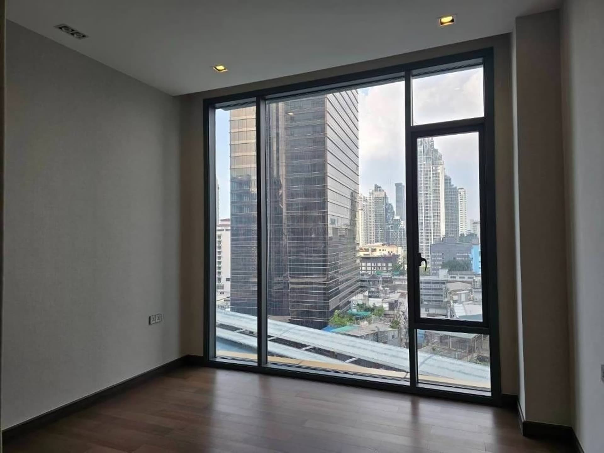 2 Bed Condo for Sale in Khlong Toei - Image 7