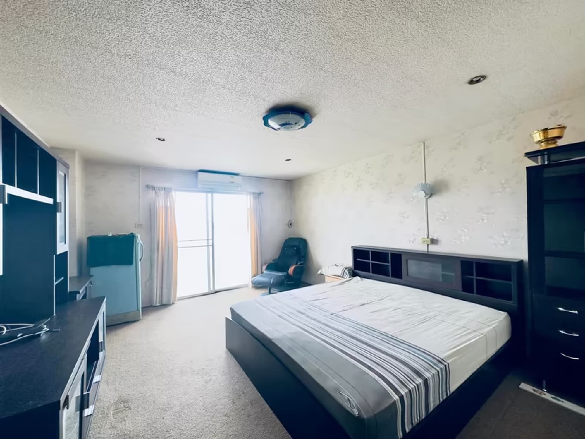 1 Bedroom Condo - Image 5