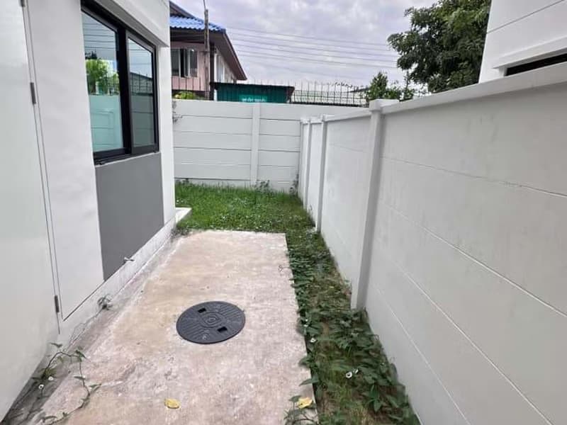 4 Bed Townhouse for Sale in Mueang Samut Prakan