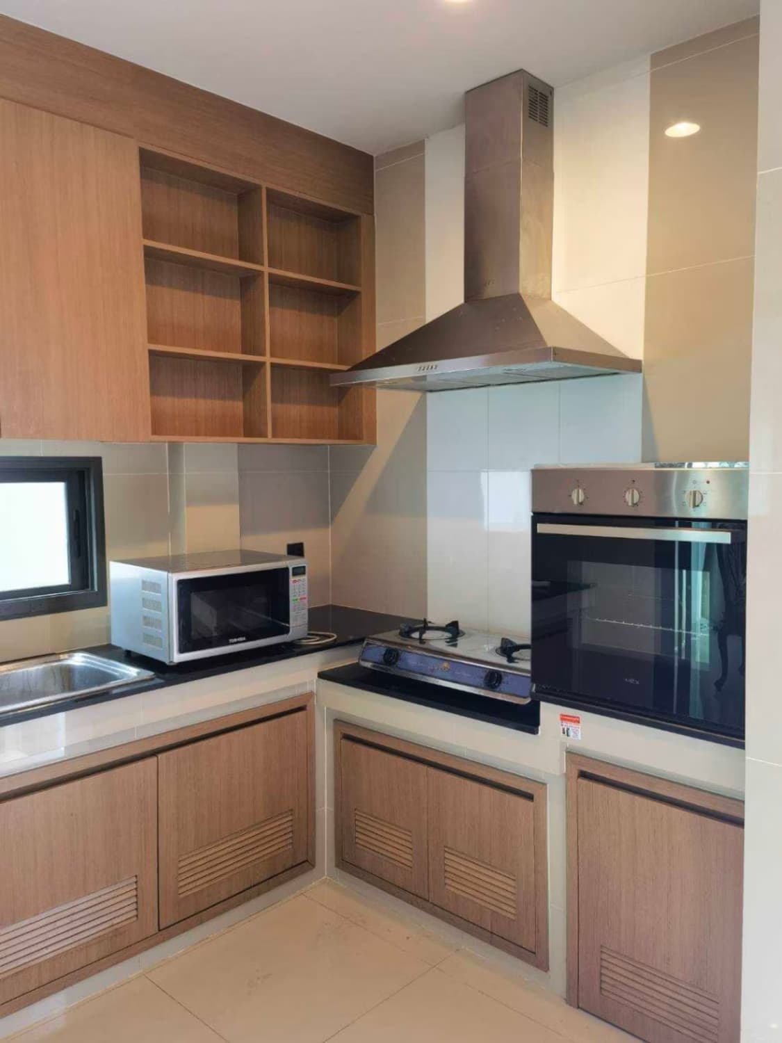 4 Bed House for Rent in Bang Kapi - Image 4