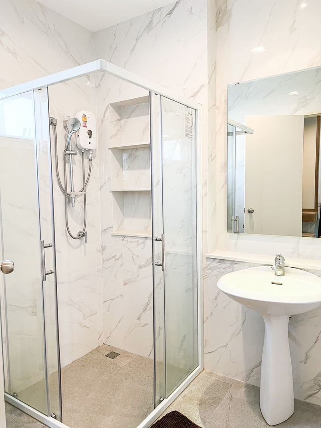 Pool villa house for rent in a frame - Image 19