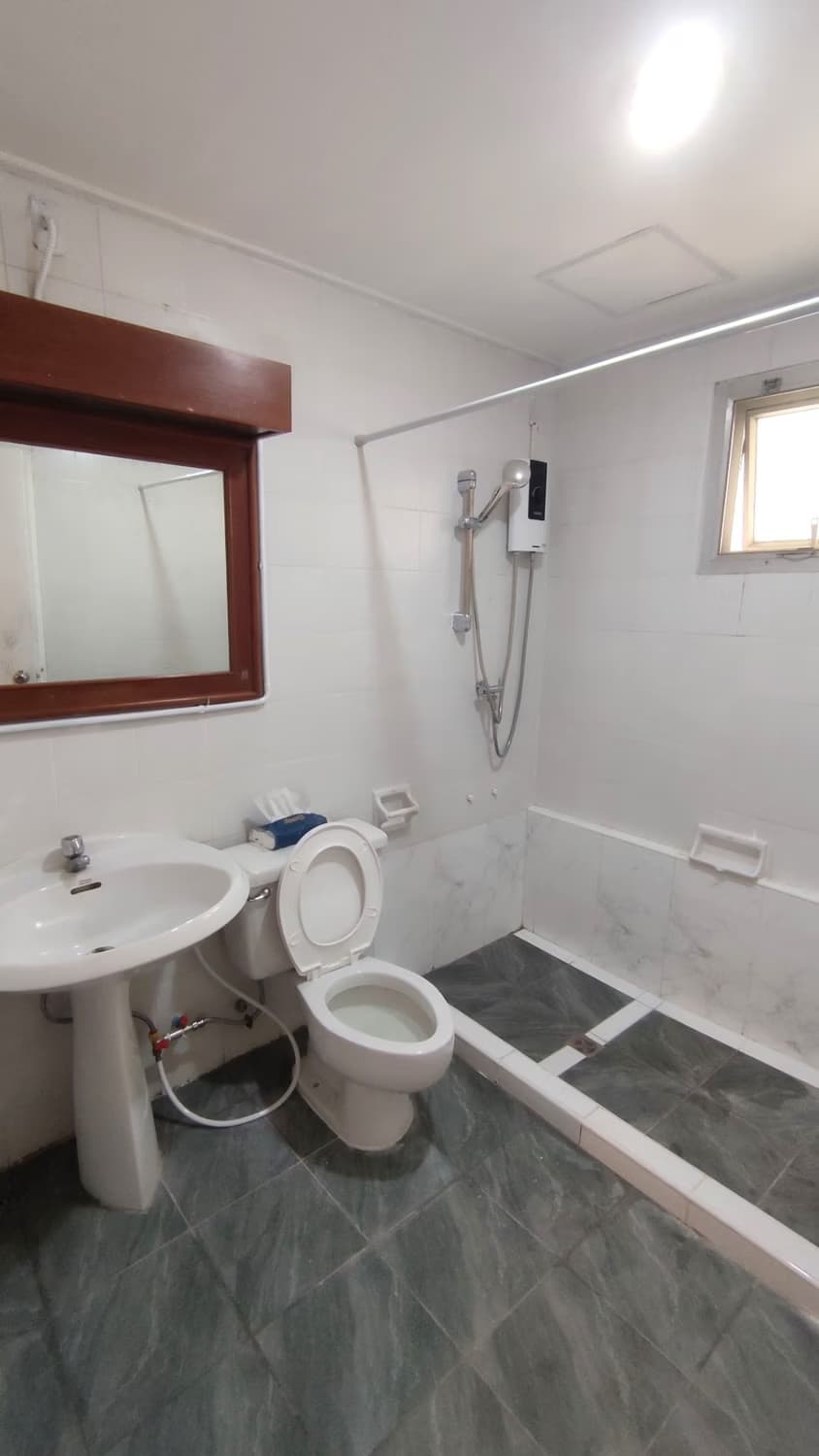 2 Bed Condo for Sale in Khlong Toei - Image 6