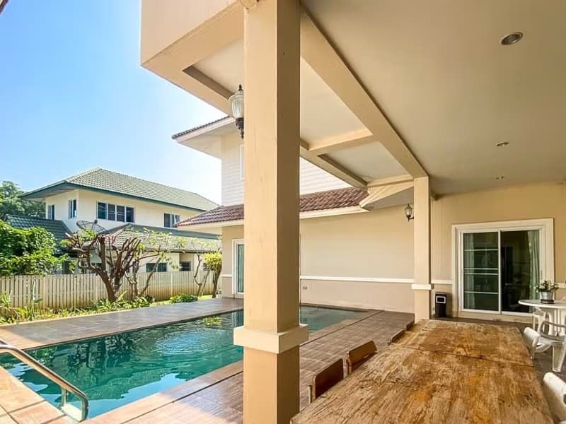 6 Bedroom House