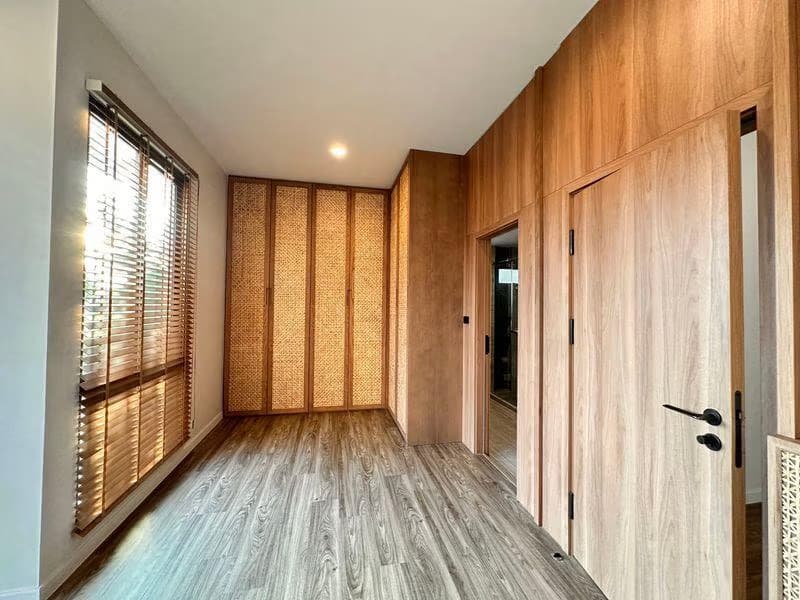 4 Bed House for Rent in Bang Kapi