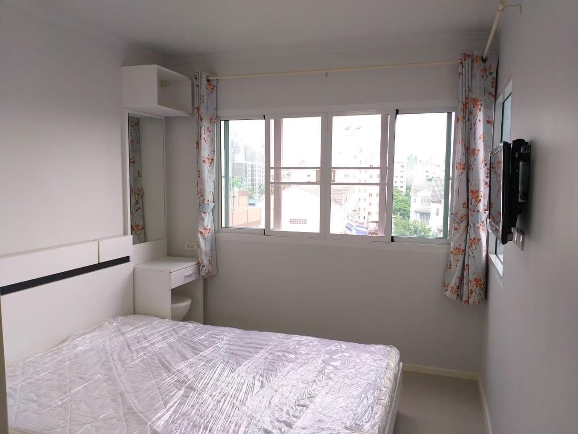 1 Bedroom Condo - Image 2