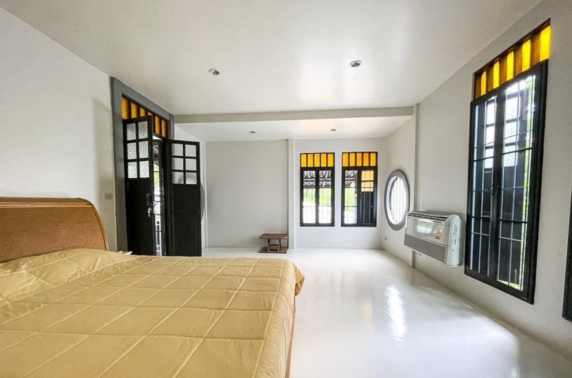 5 Bedroom House - Image 4