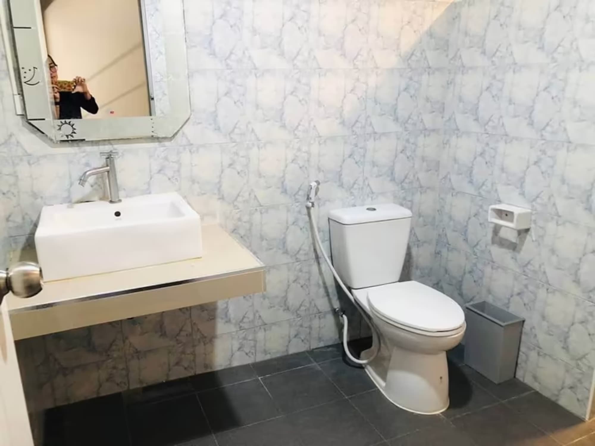 5 Bedroom House - Image 7