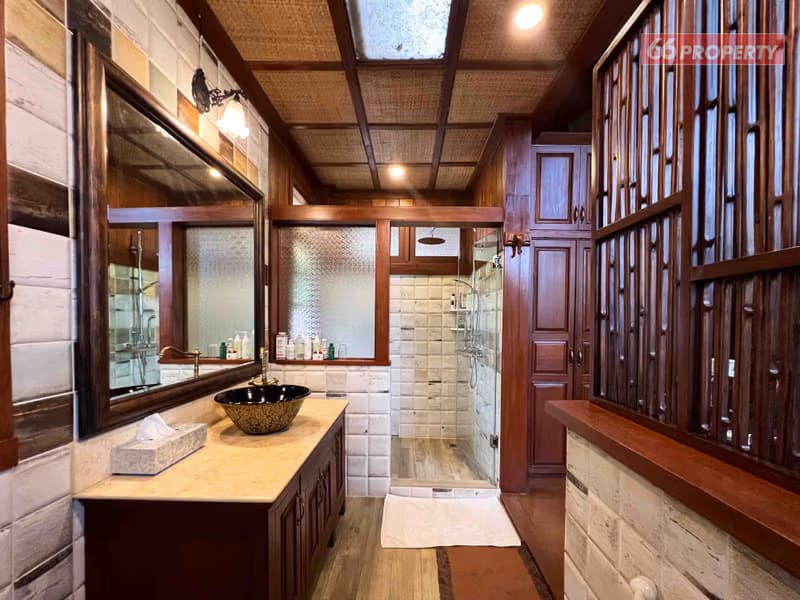 Spacious Pool Villa next to Ping River