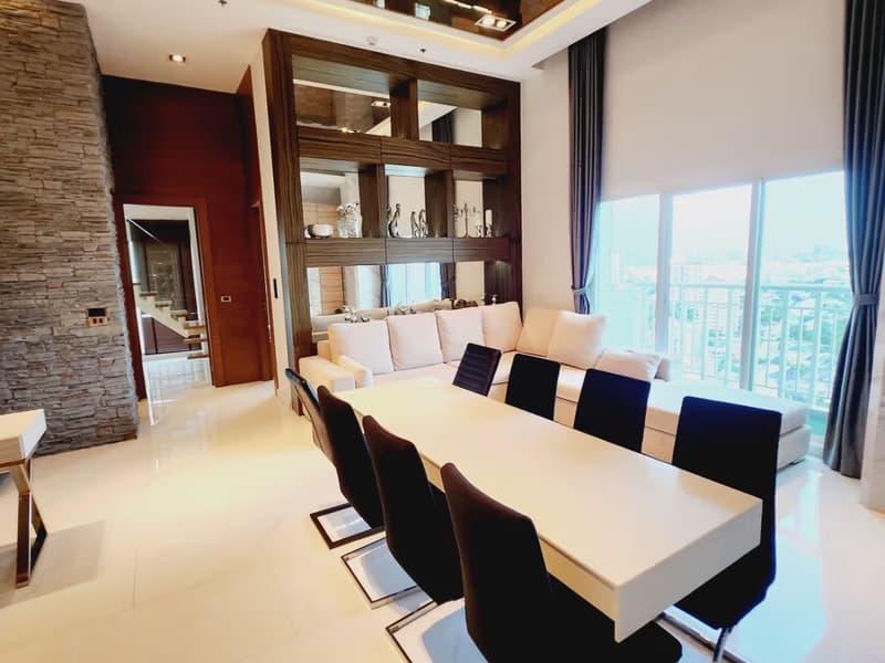 4 Bed Condo for Rent and Sale in Watthana