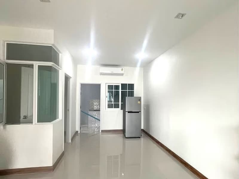 4 Bed Townhouse for Rent in Mueang Chiang Mai