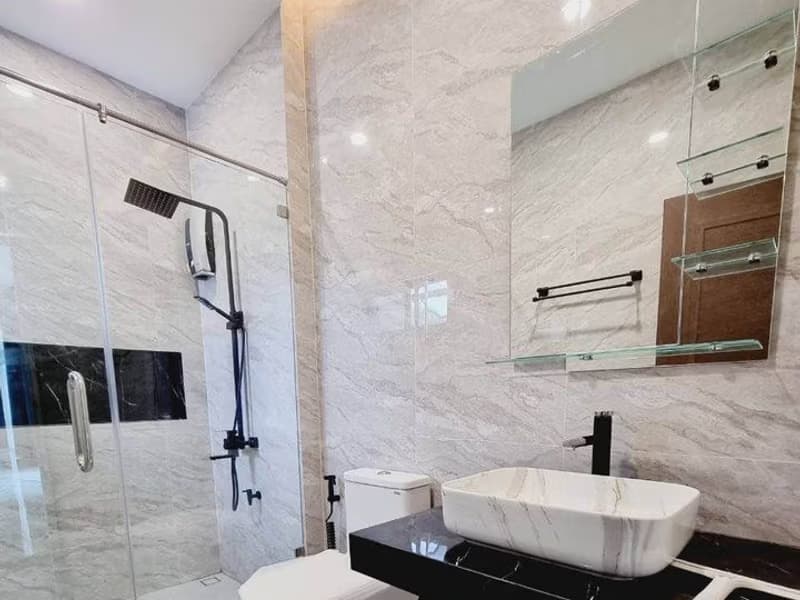 5 Bed House for Rent in San Sai