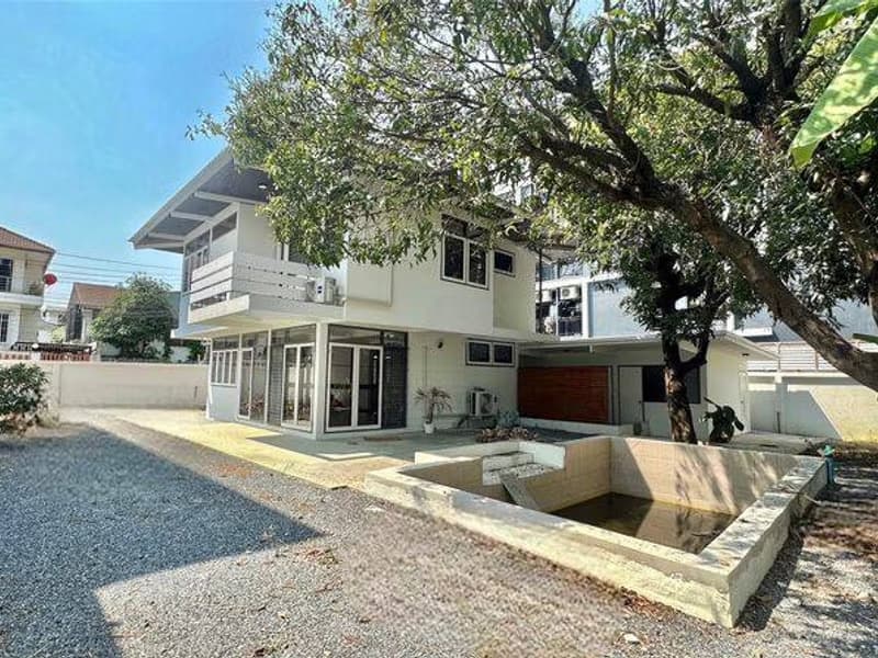 4 Bed House for Rent in Phra Khanong