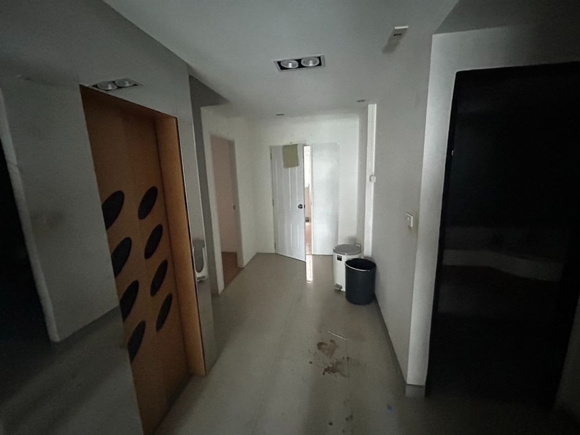 Commercial for Rent in Huai Khwang  - Image 5