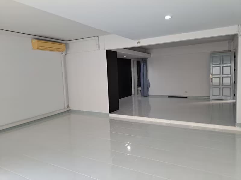  House for Sale in Watthana.
