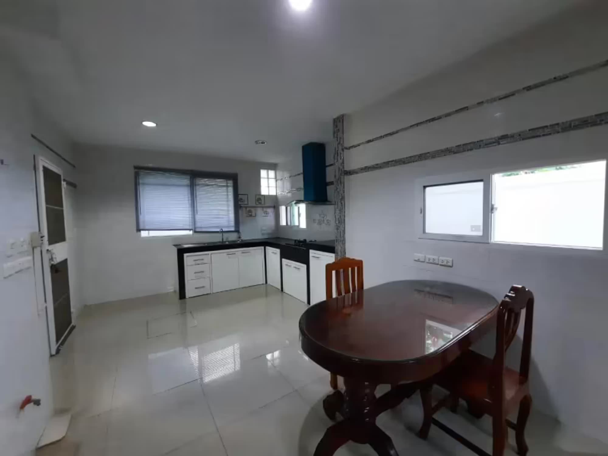 4 Bedroom House - Image 29