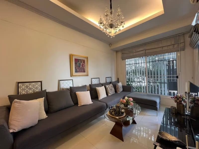 Townhouse for Rent in Watthana