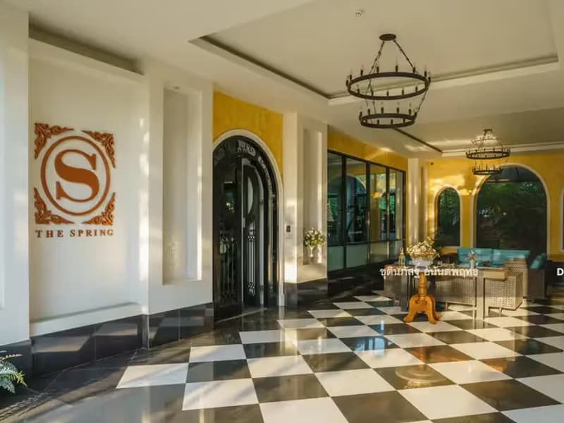 1 Bedroom Condo