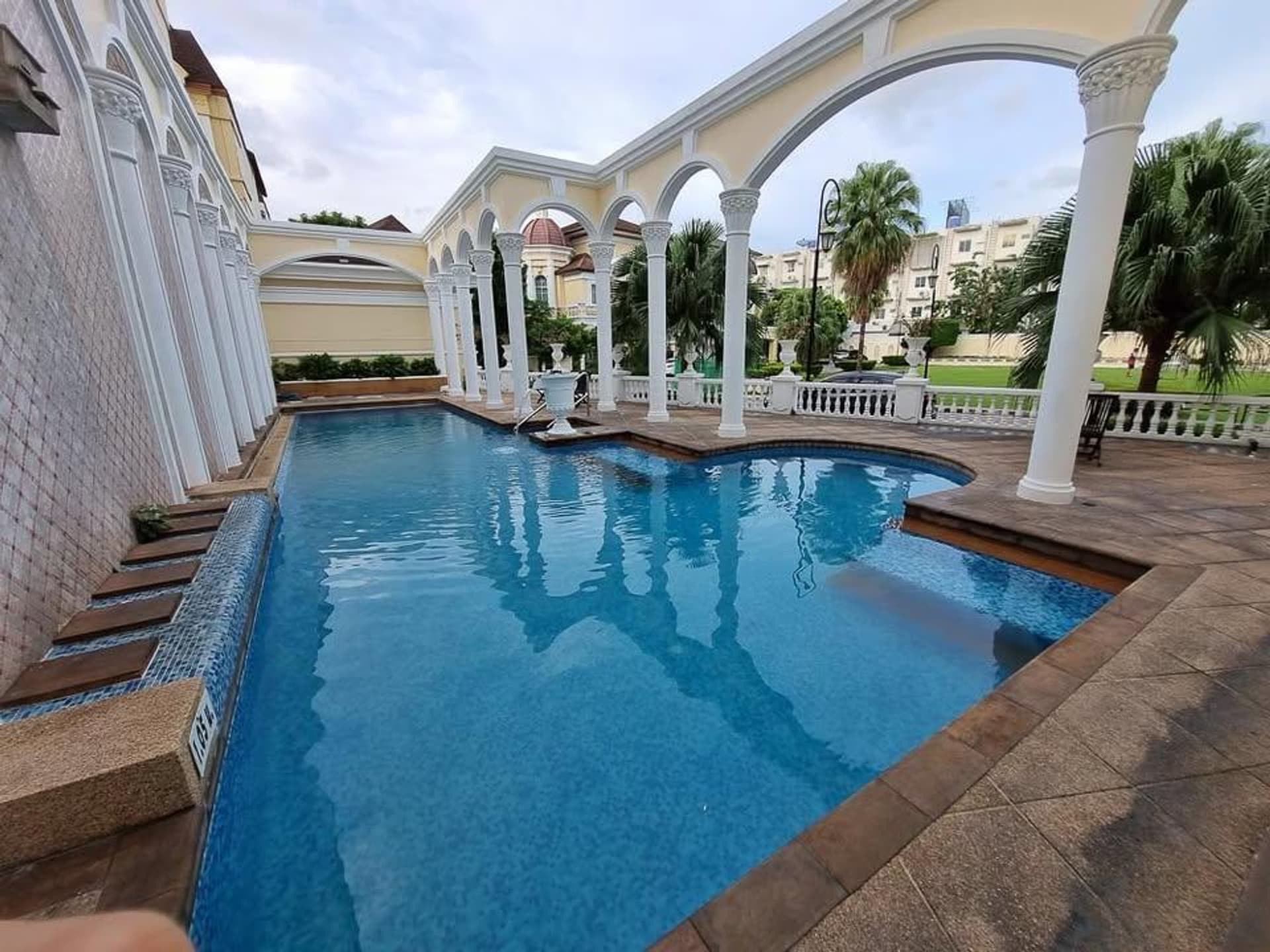 5 Bed Townhouse for Rent in Yan Nawa - Image 24