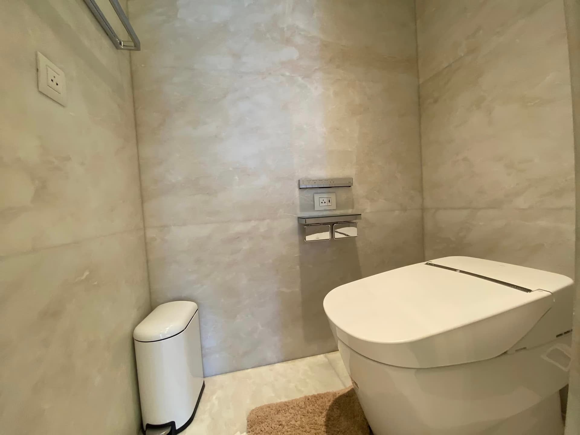 1 Bed Condo for Rent in Pathum Wan - Image 5