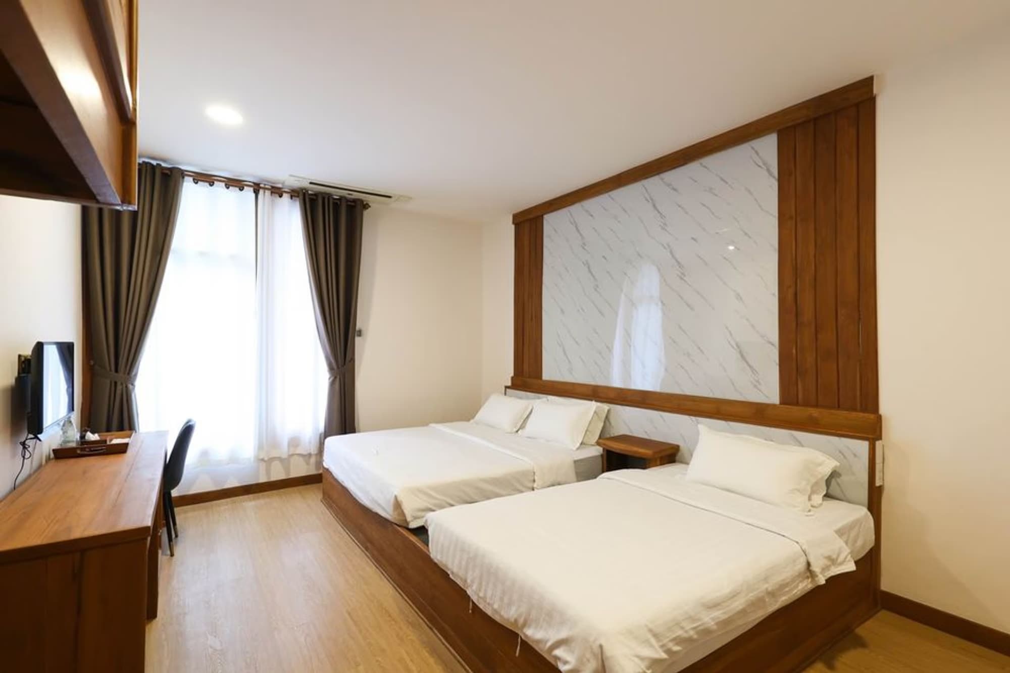7 Bed House for Rent in San Sai - Image 8