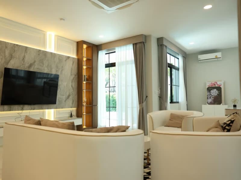 5 Bed House for Rent and Sale in Saphan Sung