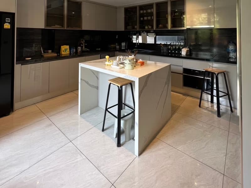 4 Bed House for Rent in Yan Nawa