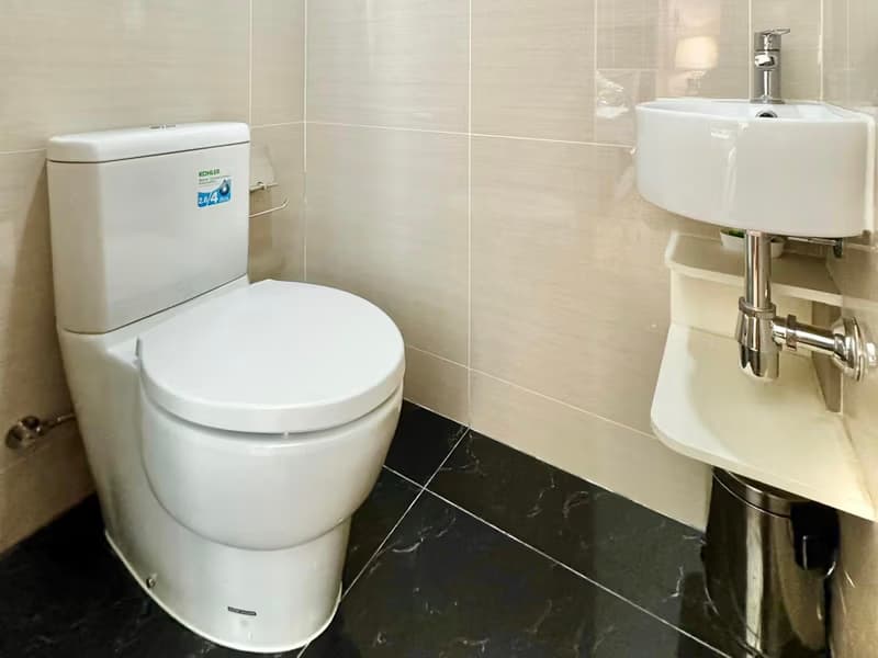 2 Bed Condo for Rent and Sale in Khlong Toei