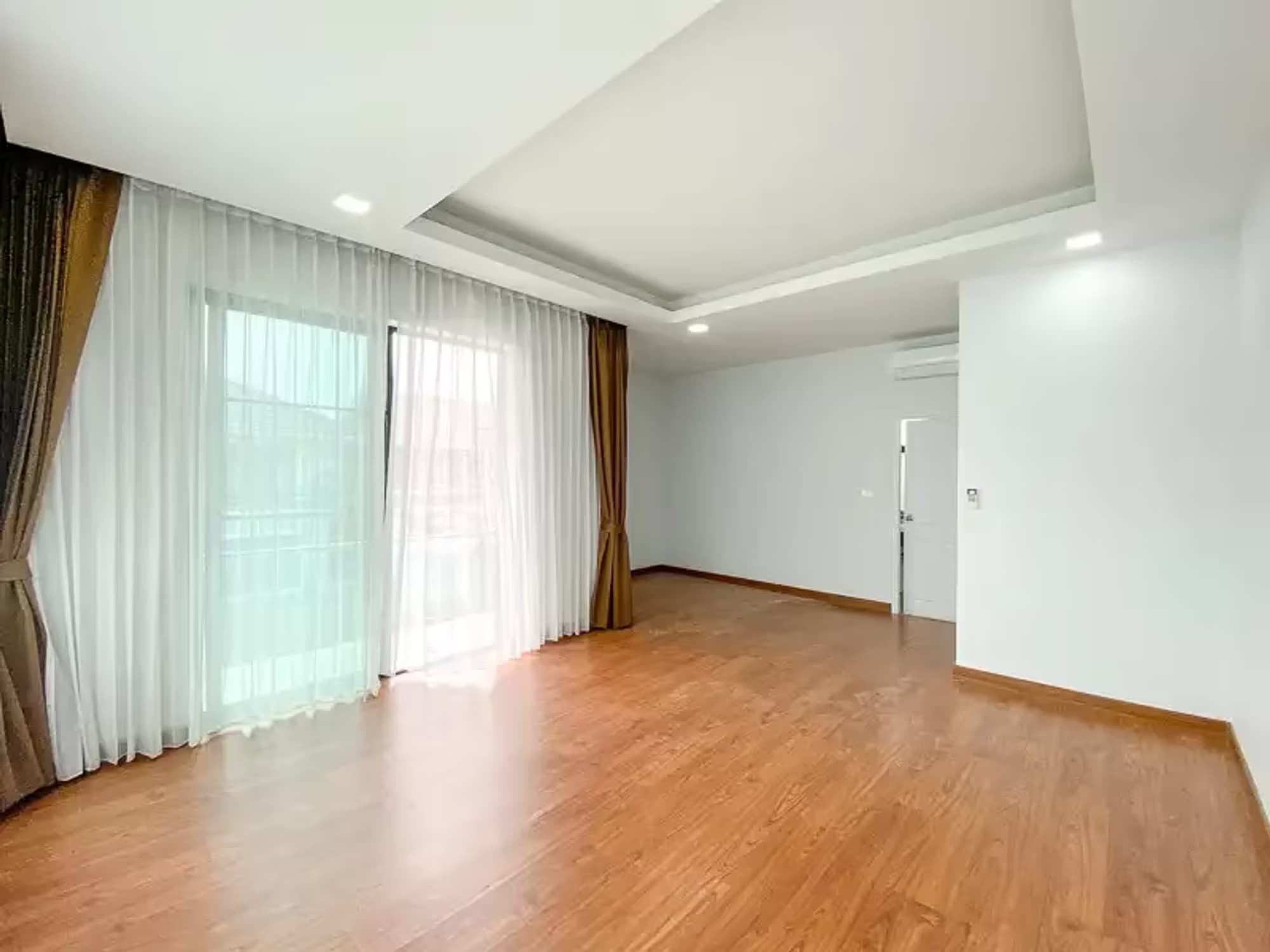 5 Bedroom House - Image 8