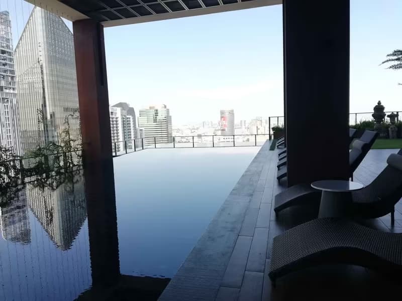 The Lofts Asok by Raimon Land