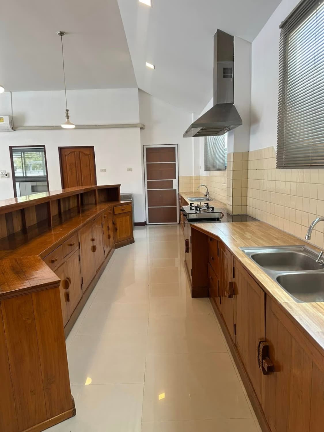 2 Bed House for Rent and Sale in Hang Dong District - Image 5