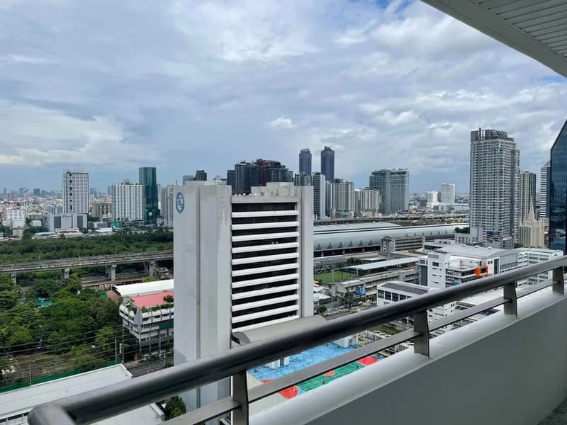 3 Bed Condo for Rent in Watthana